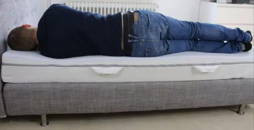 acostado colchón Emma One